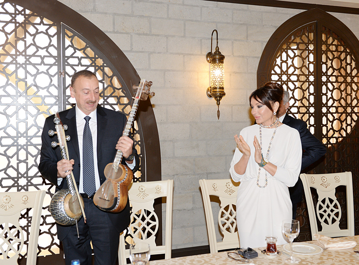Prezident İlham Əliyev: Milli musiqinin inkişafında xidmətləri olan şəxslər Azərbaycanın milli sərvətidir (FOTO)