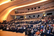 Azərbaycanın birinci xanımı Mehriban Əliyeva tanınmış caz ifaçısı Di Di Bricuoterin konsertində olub (FOTO)