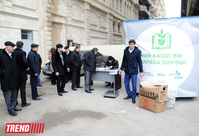 Bakıda "Hər kağızı bir yarpağa dəyişək" layihəsi çərçivəsində kütləvi aksiyaya start verilib (FOTO)
