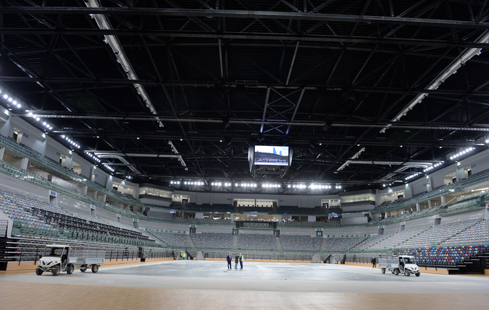 Prezident İlham Əliyev və xanımı Bakıda Milli Gimnastika Arenasında tikinti işlərinin gedişi ilə tanış olublar (FOTO)