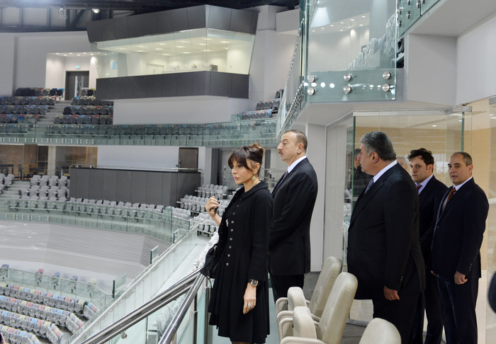 Prezident İlham Əliyev və xanımı Bakıda Milli Gimnastika Arenasında tikinti işlərinin gedişi ilə tanış olublar (FOTO)