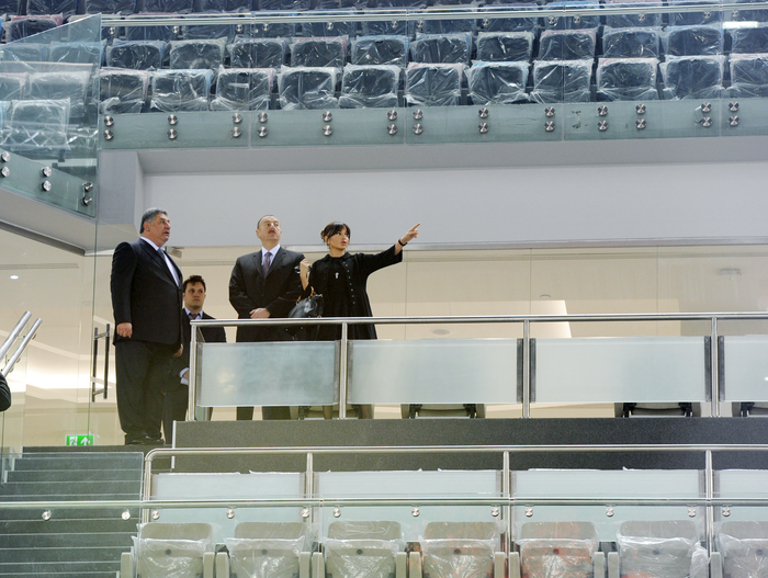 Prezident İlham Əliyev və xanımı Bakıda Milli Gimnastika Arenasında tikinti işlərinin gedişi ilə tanış olublar (FOTO)
