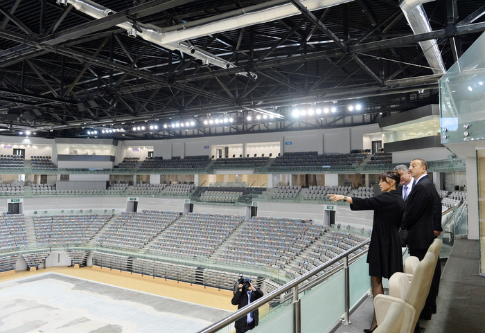 Prezident İlham Əliyev və xanımı Bakıda Milli Gimnastika Arenasında tikinti işlərinin gedişi ilə tanış olublar (FOTO)