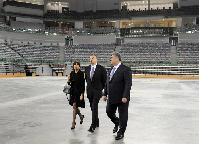 Prezident İlham Əliyev və xanımı Bakıda Milli Gimnastika Arenasında tikinti işlərinin gedişi ilə tanış olublar (FOTO)