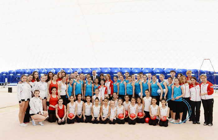 Prezident İlham Əliyev və xanımı Bakıda Milli Gimnastika Arenasında tikinti işlərinin gedişi ilə tanış olublar (FOTO)