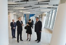 Prezident İlham Əliyev və xanımı Bakıda Milli Gimnastika Arenasında tikinti işlərinin gedişi ilə tanış olublar (FOTO)
