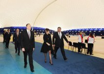 Prezident İlham Əliyev və xanımı Bakıda Milli Gimnastika Arenasında tikinti işlərinin gedişi ilə tanış olublar (FOTO)