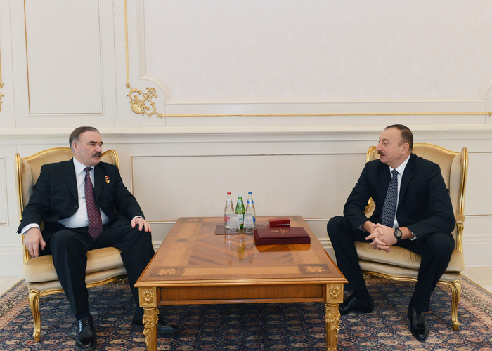 Prezident İlham Əliyev İnquşetiyanın keçmiş Prezidentini "Dostluq" ordeni ilə təltif edib