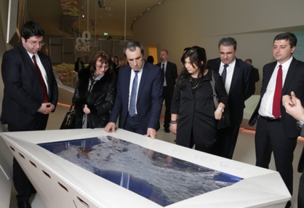 Bolqarıstanın Baş naziri Heydər Əliyev Mərkəzi ilə tanış olub (FOTO)