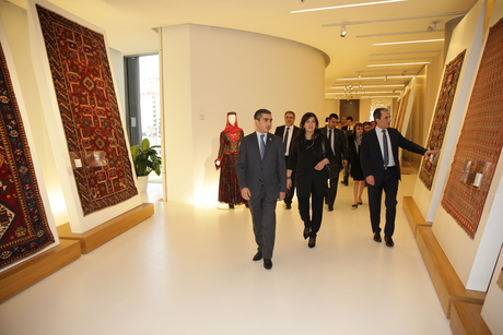 Bolqarıstanın Baş naziri Heydər Əliyev Mərkəzi ilə tanış olub (FOTO)