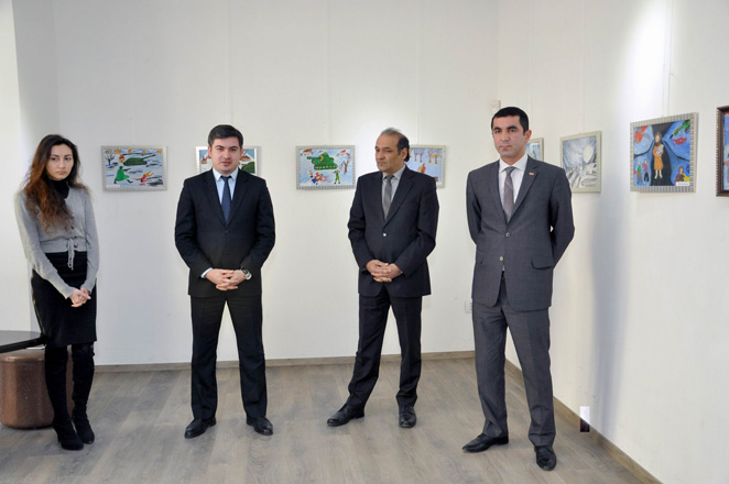 "Xocalı uşaqların gözü ilə" mövzusunda yeniyetmə rəssamların əsərlərinin sərgisi keçirilib (FOTO)