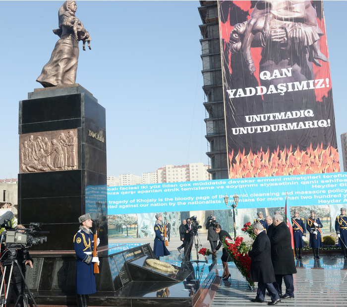 Prezident İlham Əliyev və xanımı Xocalı faciəsi qurbanlarının xatirəsinin anım mərasimində iştirak ediblər (ƏLAVƏ OLUNUB) (FOTO)