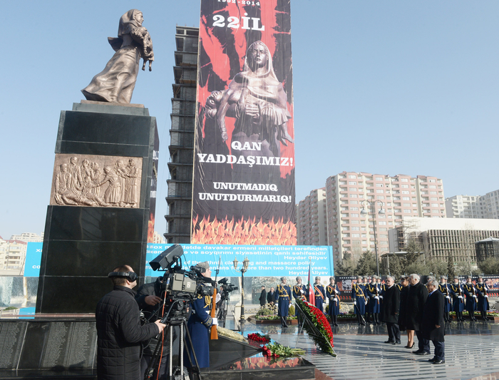 Prezident İlham Əliyev və xanımı Xocalı faciəsi qurbanlarının xatirəsinin anım mərasimində iştirak ediblər (ƏLAVƏ OLUNUB) (FOTO)