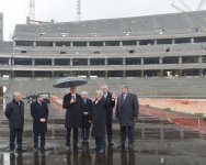 Prezident İlham Əliyev Bakı Olimpiya Stadionunda tikinti işlərinin gedişi ilə tanış olub (FOTO)
