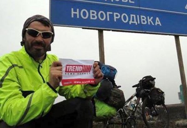 Azərbaycanın tanınmış səyahətçi-velosipedçisi Ramil Ziyadov Kiyevə gedir (FOTO)