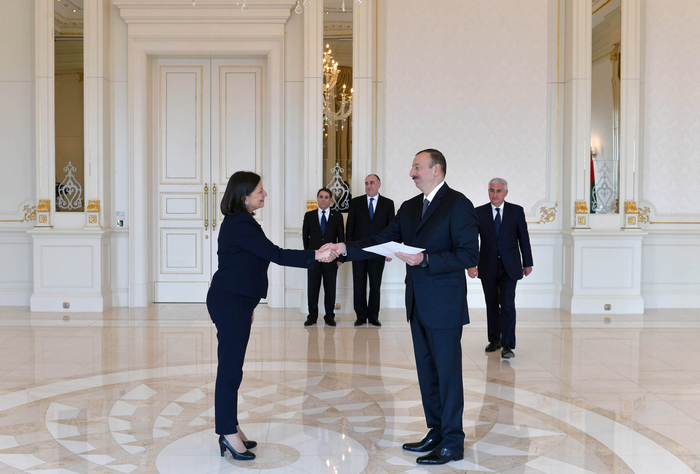 Prezident İlham Əliyev bir sıra ölkələrin Azərbaycanda yeni təyin olunmuş səfirlərini qəbul edib (ƏLAVƏ OLUNUB) (FOTO)