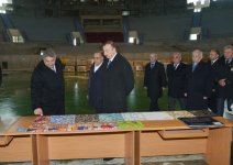 Prezident İlham Əliyev Heydər Əliyev adına İdman-Konsert Kompleksində aparılacaq əsaslı təmir və yenidənqurma işlərinin layihəsi ilə tanış olub (FOTO)