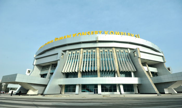 Prezident İlham Əliyev Heydər Əliyev adına İdman-Konsert Kompleksində aparılacaq əsaslı təmir və yenidənqurma işlərinin layihəsi ilə tanış olub (FOTO)