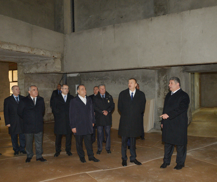 Prezident İlham Əliyev Heydər Əliyev adına İdman-Konsert Kompleksində aparılacaq əsaslı təmir və yenidənqurma işlərinin layihəsi ilə tanış olub (FOTO)