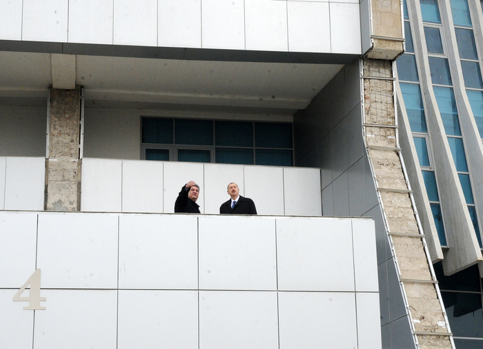 Prezident İlham Əliyev Heydər Əliyev adına İdman-Konsert Kompleksində aparılacaq əsaslı təmir və yenidənqurma işlərinin layihəsi ilə tanış olub (FOTO)