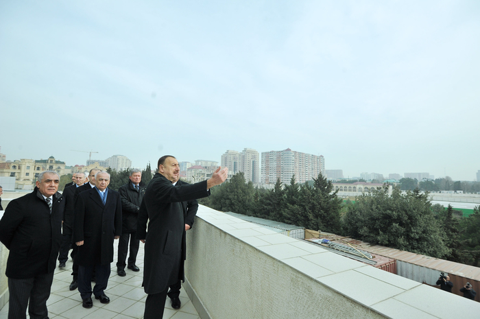 Prezident İlham Əliyev Heydər Əliyev adına İdman-Konsert Kompleksində aparılacaq əsaslı təmir və yenidənqurma işlərinin layihəsi ilə tanış olub (FOTO)