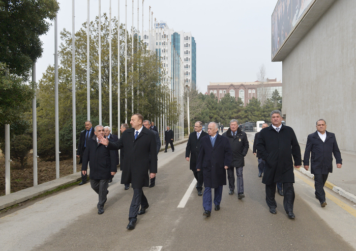 Prezident İlham Əliyev Heydər Əliyev adına İdman-Konsert Kompleksində aparılacaq əsaslı təmir və yenidənqurma işlərinin layihəsi ilə tanış olub (FOTO)