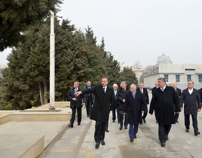 Prezident İlham Əliyev Heydər Əliyev adına İdman-Konsert Kompleksində aparılacaq əsaslı təmir və yenidənqurma işlərinin layihəsi ilə tanış olub (FOTO)