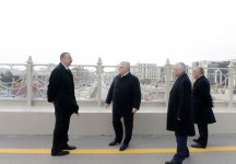 Prezident İlham Əliyev paytaxtda inşası davam etdirilən bir sıra yol qovşaqlarında və yol ötürücülərində tikinti işlərinin gedişi ilə tanış olub (ƏLAVƏ OLUNUB) (FOTO)