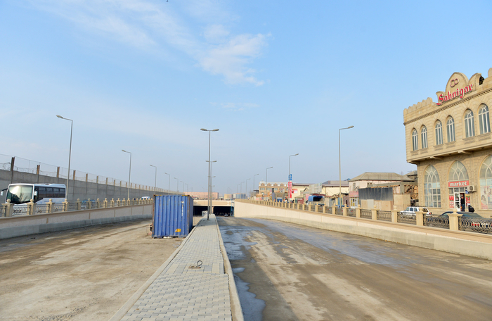 Prezident İlham Əliyev paytaxtda inşası davam etdirilən bir sıra yol qovşaqlarında və yol ötürücülərində tikinti işlərinin gedişi ilə tanış olub (ƏLAVƏ OLUNUB) (FOTO)
