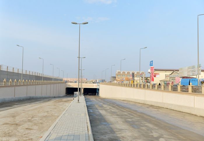 Prezident İlham Əliyev paytaxtda inşası davam etdirilən bir sıra yol qovşaqlarında və yol ötürücülərində tikinti işlərinin gedişi ilə tanış olub (ƏLAVƏ OLUNUB) (FOTO)