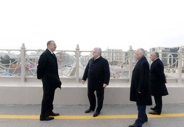 Prezident İlham Əliyev paytaxtda inşası davam etdirilən bir sıra yol qovşaqlarında və yol ötürücülərində tikinti işlərinin gedişi ilə tanış olub (ƏLAVƏ OLUNUB) (FOTO)