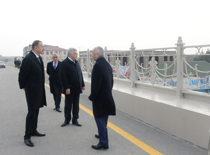 Prezident İlham Əliyev paytaxtda inşası davam etdirilən bir sıra yol qovşaqlarında və yol ötürücülərində tikinti işlərinin gedişi ilə tanış olub (ƏLAVƏ OLUNUB) (FOTO)