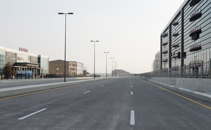 Prezident İlham Əliyev paytaxtda inşası davam etdirilən bir sıra yol qovşaqlarında və yol ötürücülərində tikinti işlərinin gedişi ilə tanış olub (ƏLAVƏ OLUNUB) (FOTO)