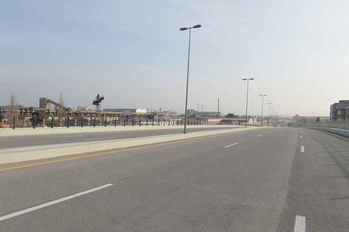 Prezident İlham Əliyev paytaxtda inşası davam etdirilən bir sıra yol qovşaqlarında və yol ötürücülərində tikinti işlərinin gedişi ilə tanış olub (ƏLAVƏ OLUNUB) (FOTO)
