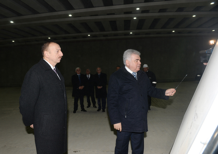Prezident İlham Əliyev paytaxtda inşası davam etdirilən bir sıra yol qovşaqlarında və yol ötürücülərində tikinti işlərinin gedişi ilə tanış olub (ƏLAVƏ OLUNUB) (FOTO)