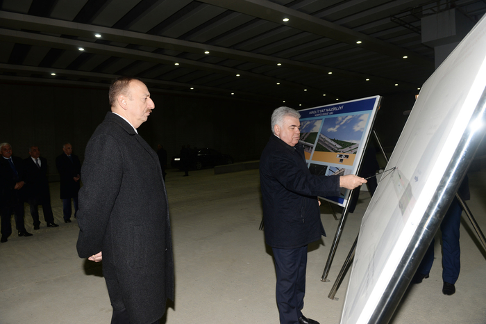 Prezident İlham Əliyev paytaxtda inşası davam etdirilən bir sıra yol qovşaqlarında və yol ötürücülərində tikinti işlərinin gedişi ilə tanış olub (ƏLAVƏ OLUNUB) (FOTO)