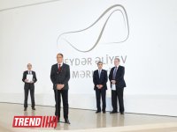 Leyla Əliyeva və Arzu Əliyeva Heydər Əliyev Mərkəzində "Silahların əfsanəsi" sərgisinin açılış mərasimində iştirak ediblər (FOTO)