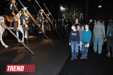 Leyla Əliyeva və Arzu Əliyeva Heydər Əliyev Mərkəzində "Silahların əfsanəsi" sərgisinin açılış mərasimində iştirak ediblər (FOTO)