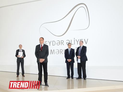 Leyla Əliyeva və Arzu Əliyeva Heydər Əliyev Mərkəzində "Silahların əfsanəsi" sərgisinin açılış mərasimində iştirak ediblər (FOTO)
