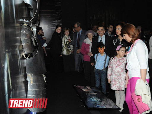 Leyla Əliyeva və Arzu Əliyeva Heydər Əliyev Mərkəzində "Silahların əfsanəsi" sərgisinin açılış mərasimində iştirak ediblər (FOTO)