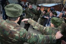 Gənclər Fondu Novruz bayramı münasibətilə əsgərləri təbrik edib (FOTO)
