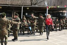 Gənclər Fondu Novruz bayramı münasibətilə əsgərləri təbrik edib (FOTO)