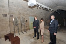 Prezident İlham Əliyev və xanımı Şirvanşahlar Sarayı Kompleksində yeni yaradılmış muzey ekspozisiyası ilə tanış olublar (FOTO)