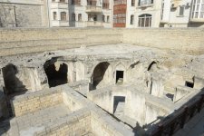 Prezident İlham Əliyev və xanımı Şirvanşahlar Sarayı Kompleksində yeni yaradılmış muzey ekspozisiyası ilə tanış olublar (FOTO)
