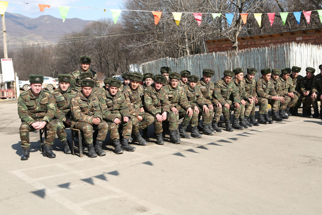 Gənclər Fondu Novruz bayramı münasibətilə əsgərləri təbrik edib (FOTO)