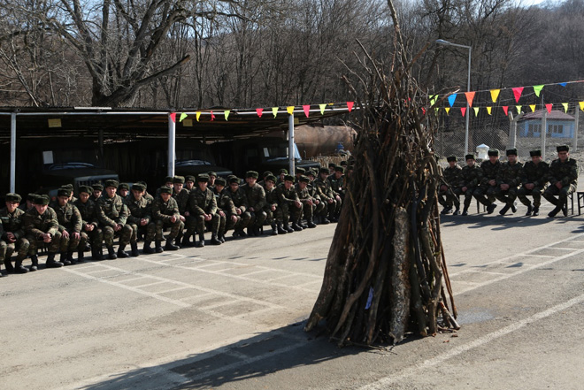 Gənclər Fondu Novruz bayramı münasibətilə əsgərləri təbrik edib (FOTO)