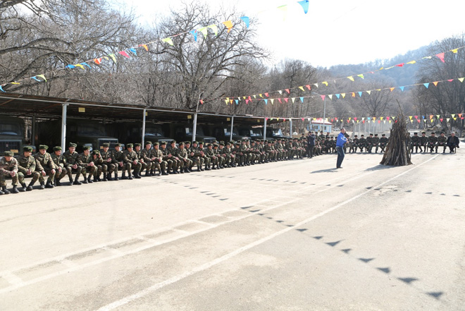 Gənclər Fondu Novruz bayramı münasibətilə əsgərləri təbrik edib (FOTO)