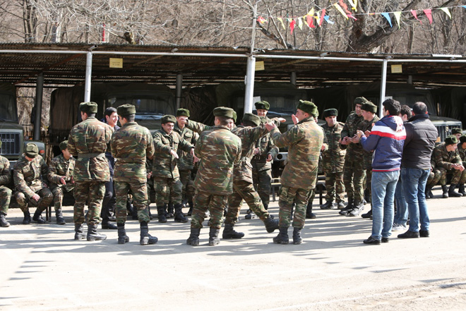 Gənclər Fondu Novruz bayramı münasibətilə əsgərləri təbrik edib (FOTO)