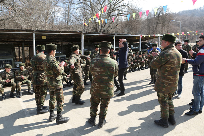 Gənclər Fondu Novruz bayramı münasibətilə əsgərləri təbrik edib (FOTO)