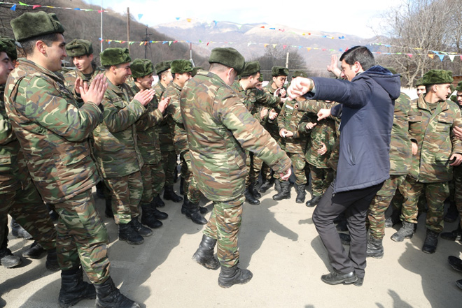 Gənclər Fondu Novruz bayramı münasibətilə əsgərləri təbrik edib (FOTO)